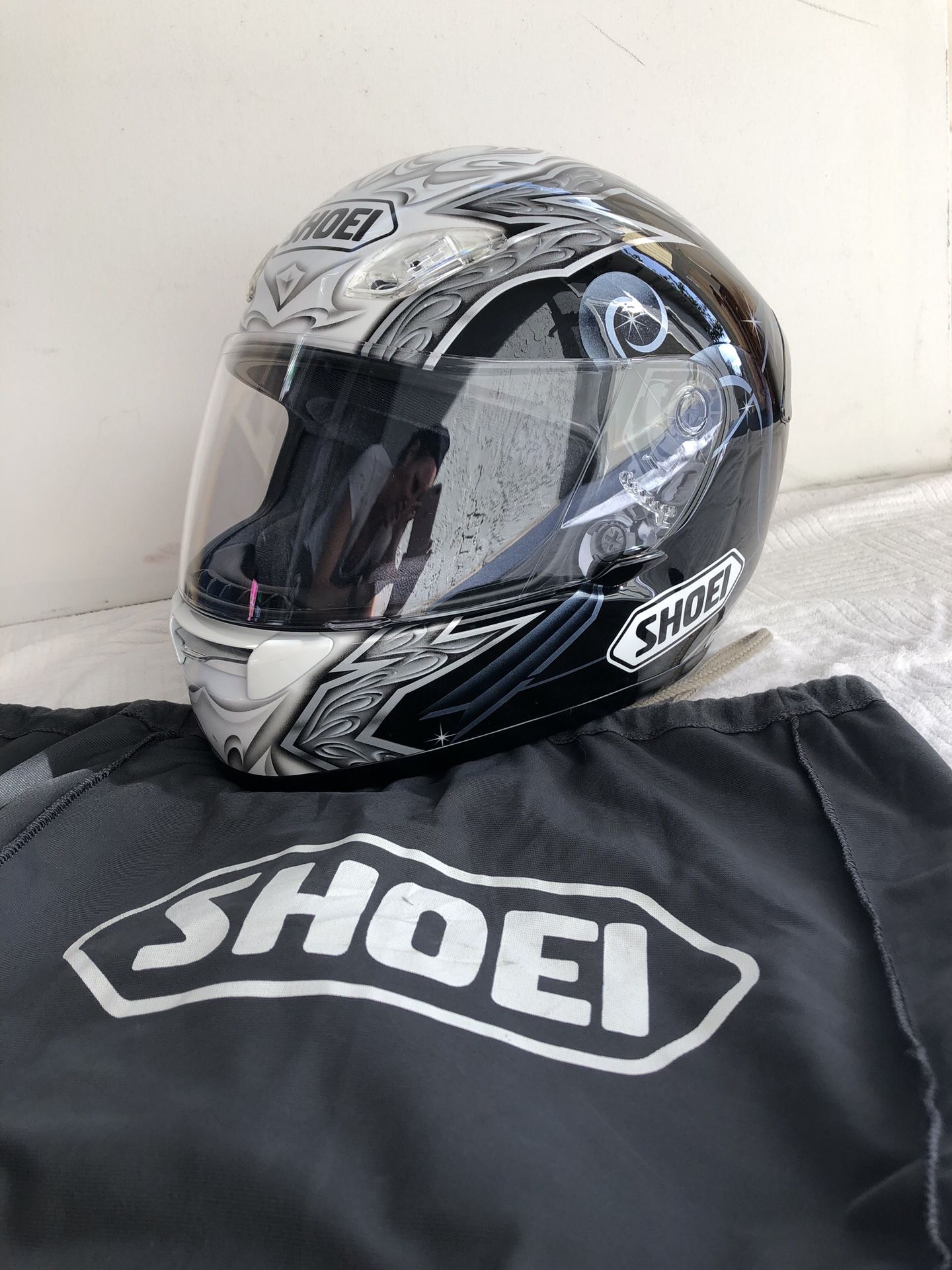 Shoei Women’s Helmet FR- 1000. Size: M Pristine condition.