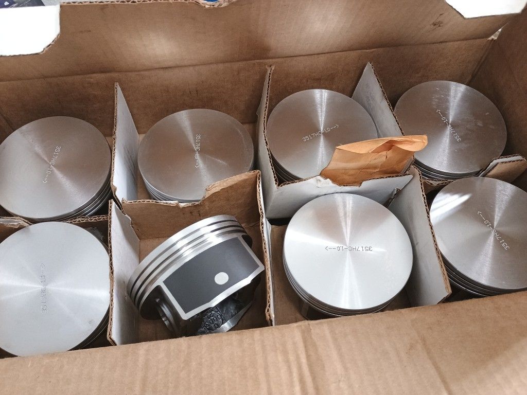 CHEVY LS 6.0 NEW PISTONS