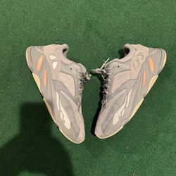 Yeezy 700 size 10.5