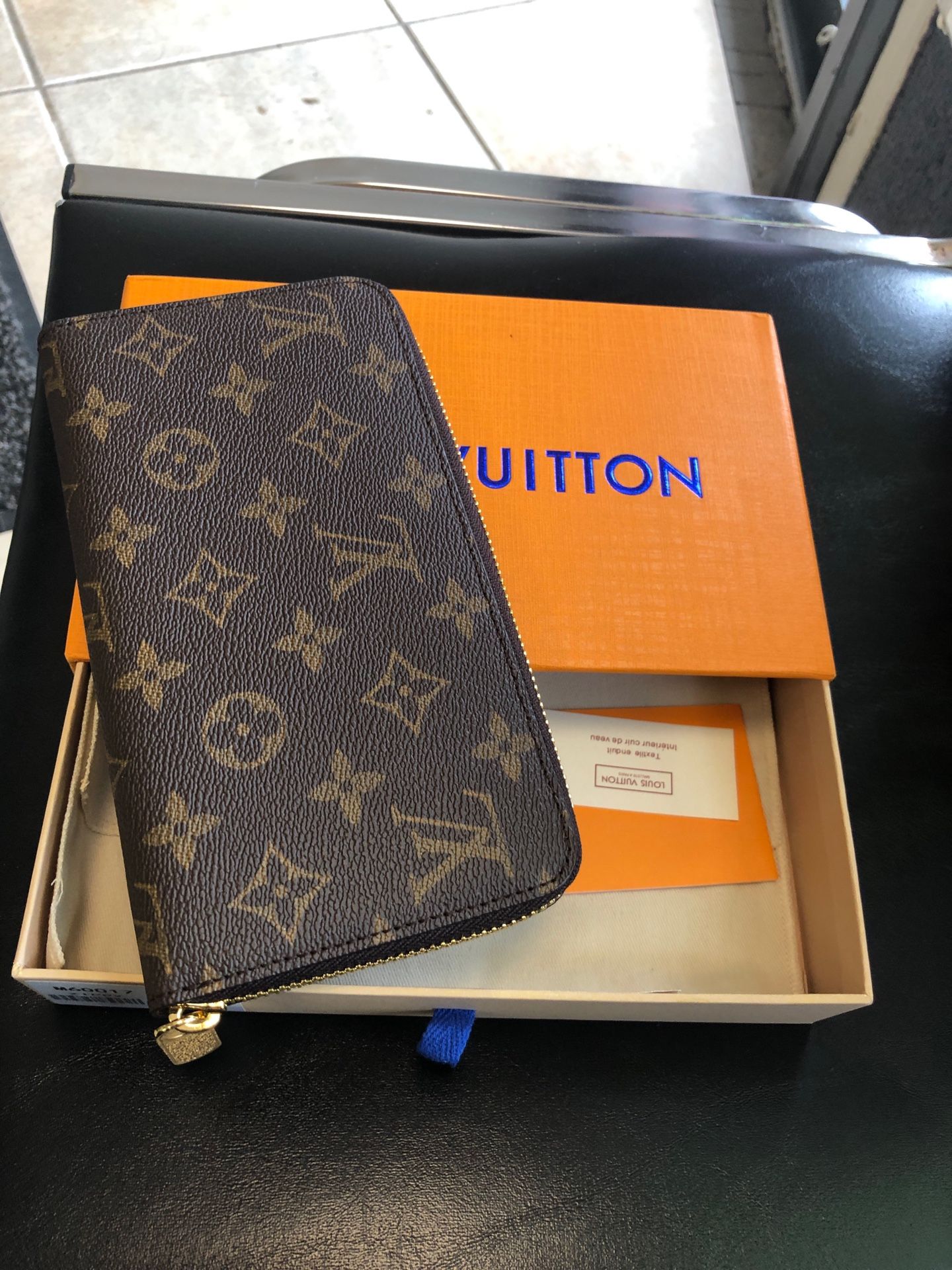 Louis Vuitton Monogram Zippy Wallet