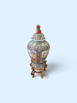 .  35” tall Large Chinese export porcelain urn with foo dog finial and famille rose decoration.