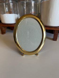 Oval gold frame
