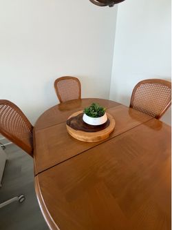 Beautiful Expandable Dining Set – Table + 6 Chairs