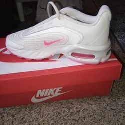 Women's size 8 1/2 Nike Shoes
