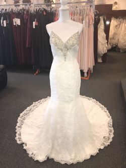 Ivory (Da Vinci brand) wedding dress size 8 never worn (Brand new) no alteration done. Please comment if serious buyer only!