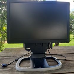 6 HP Computers With Monitors ** NOT WORKING**  for  For Parts Or Repair.. Monitors Work