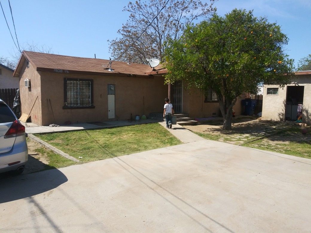 De Casa renta en bakersfield 2 recamaras 1 bano..cerca de la california