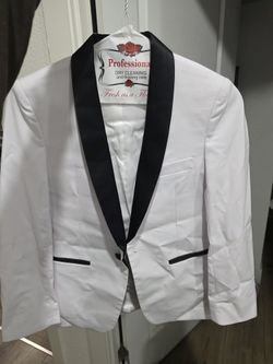 Two Boys White Suit Size Ages 9 And 11 Each 35$
