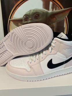 Air Jordan 1 - Barely Rose (size 10)