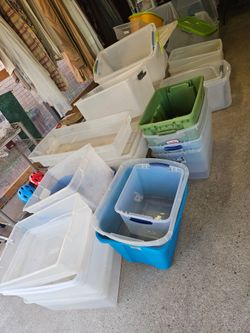 Lots of containers, no lids as is/ sin tapas