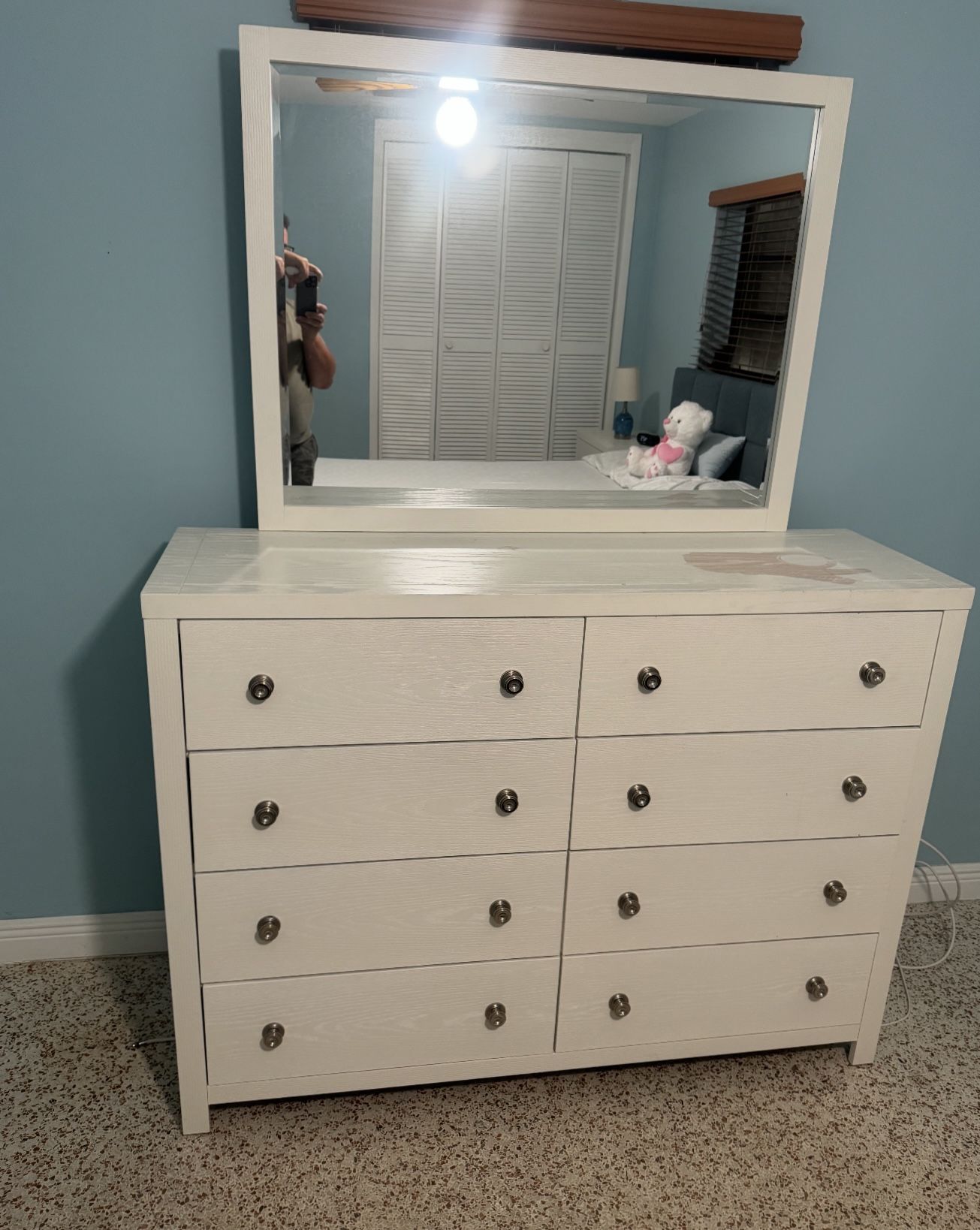 Dresser With Mirror