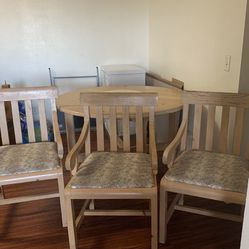 Round Dining Table With 4 Chairs And Lazy Suzin 