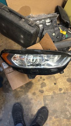 Ford  fusion Headlight