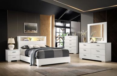 King bed in white lacquer with led lights