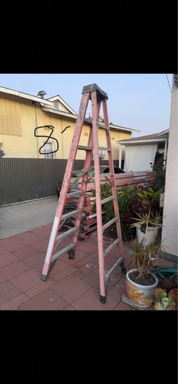 Excellent Condition 8ft and more sizes available Fiberglass ladders