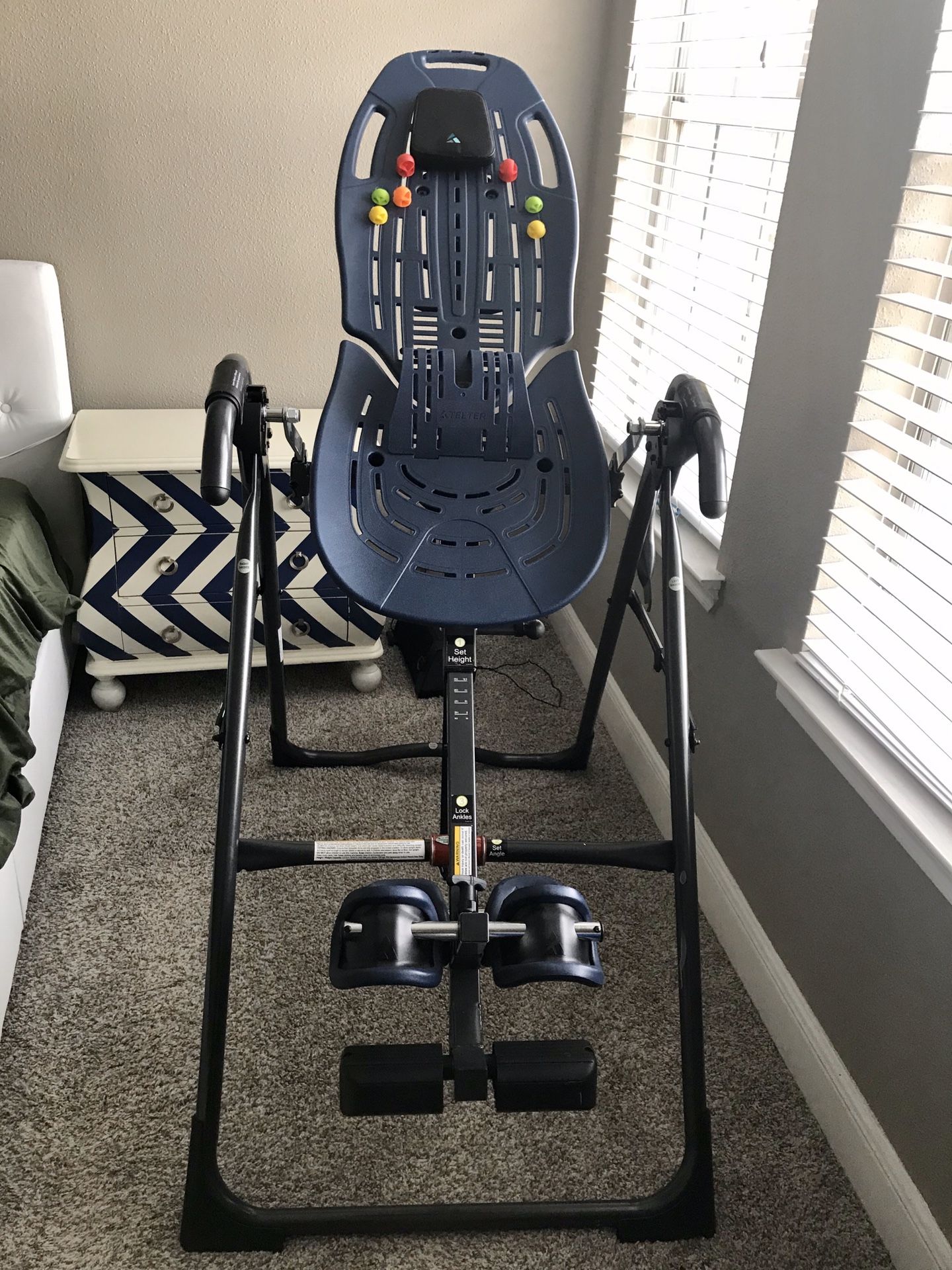 Teeter Hang Ups EP-860 Inversion Table for back pain relief