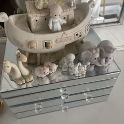 Noah’s Ark With Elephants, Giraffe’s, Pigs,Lambs  AndBunnies