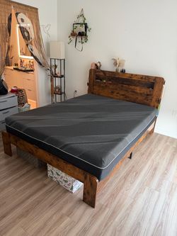 Wood Platform Bed Frame with Headboard (Queen)