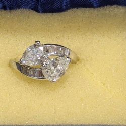 Lady's Platinum (Stamped) and Diamond Ring