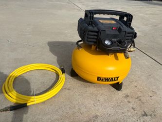 Like New DeWalt DWFP55126 portable electric pancake air compressor 6 Gal 165 PSI