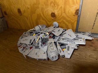 LEGO UCS Millenium Falcon 75192
