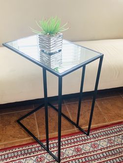C Table / Side Table / TV Table