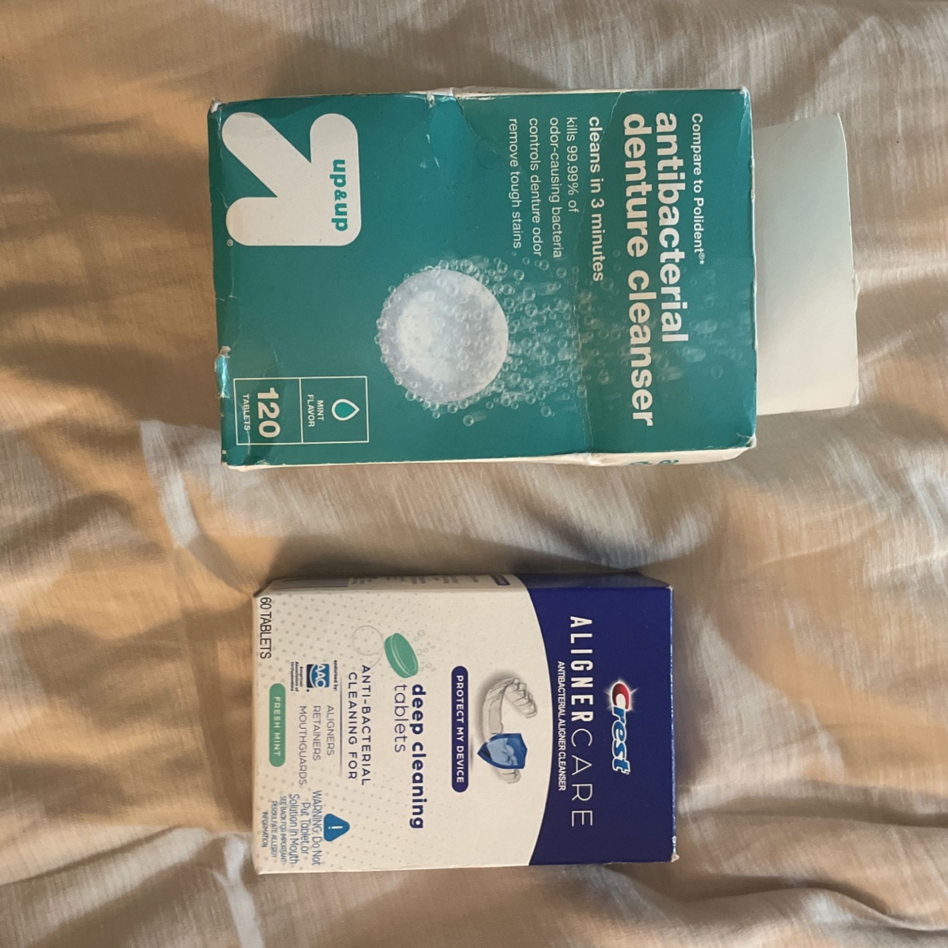 Mouth guard/denture Cleaner