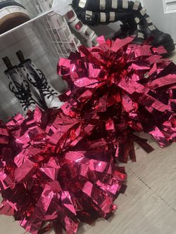 PINK POM POMS