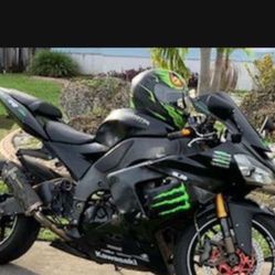 2004 2005 Zx 10 Complete Bike Or Parts Pulled The Motor By Mistake. Fuk.