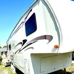 Nice 5th Wheel For Sale! 