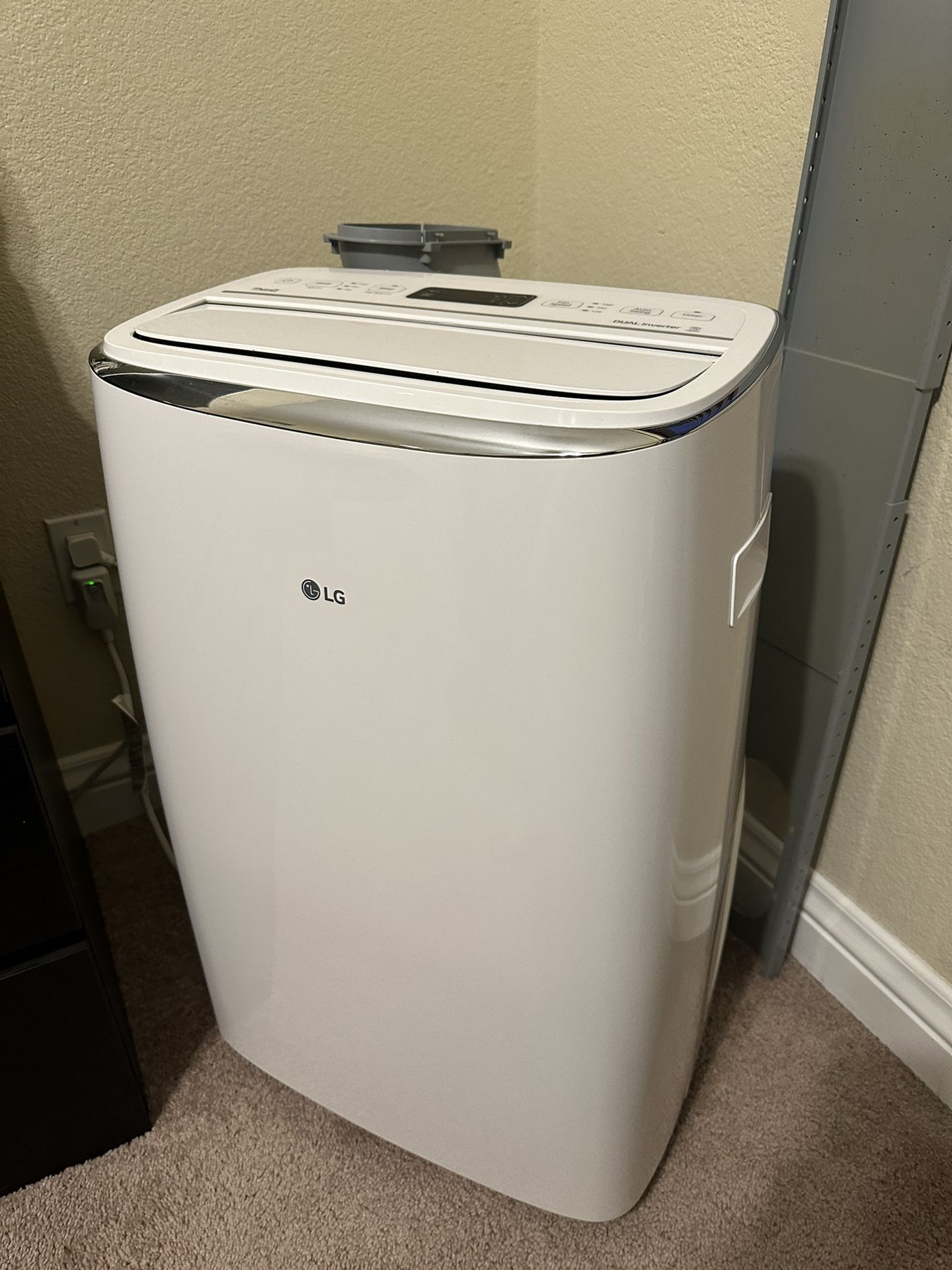 LG Portable Air Conditioner With Dual Inverter 14,000 BTU for Sale in