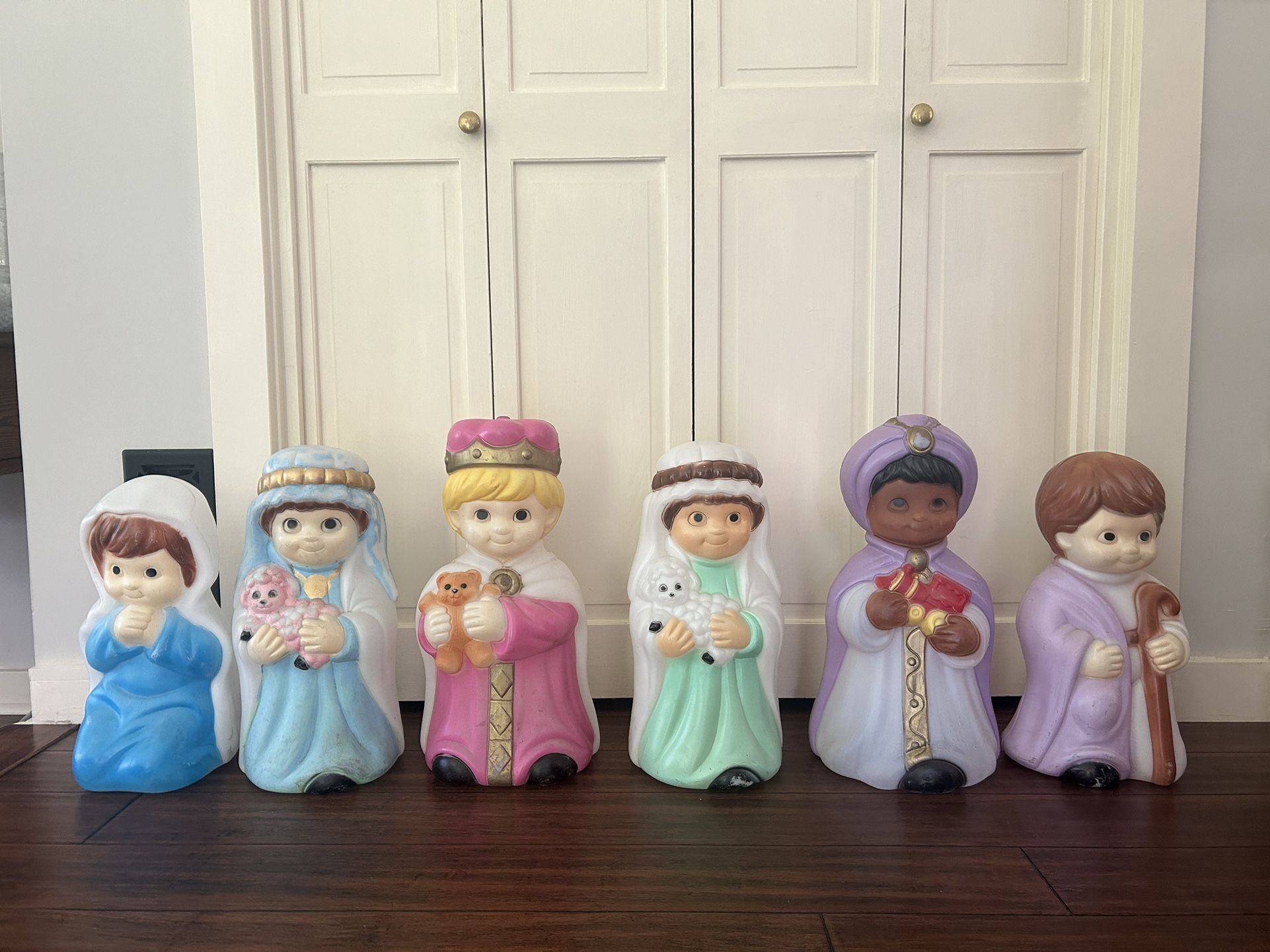 Vintage Empire Nativity Set of 6 - a 5 socket & 1 socket separate string is included about 16”-19” T