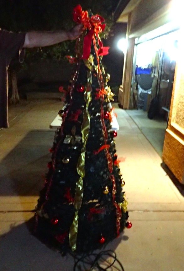 Pop-Up Christmas Tree 6' SEE DESCRIPTION