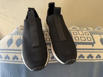 MK Ladies Shoes In Excellent Condition  Size 8  1/2