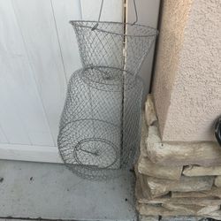 Vintage Wire Mesh Fishing Trap with 2 Spring Load Openings Basket & Holding Tank