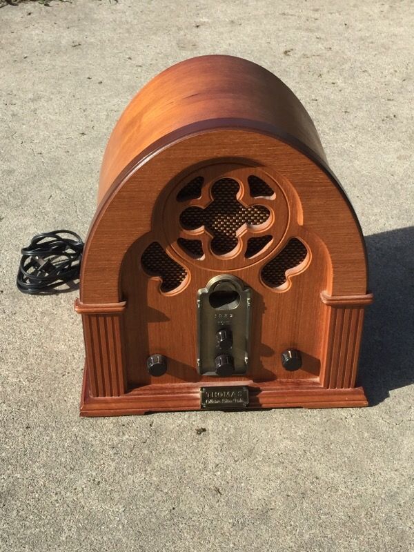 1932 Thomas Collectors Edition Radio with Cassette Player Model #317 (Very Good Working Condition)