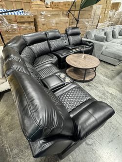 Premium Black Power Recliner Sectional with Bluetooth Speaker and LED Lights (6/29) Reclinable seccional premium negro con altavoz Bluetooth y luces L