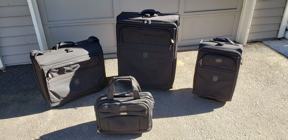 PACK ALL YOUR BAGS FOR YOUR BIG SUMMER TRIP !!!