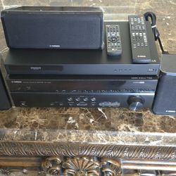 Yamaha 5.1 Channel A/V Receiver (RX-V373) (Excellent Condition)