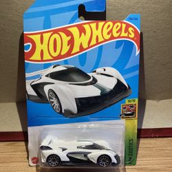 Hot Wheels / Mclaren Solus GT / White