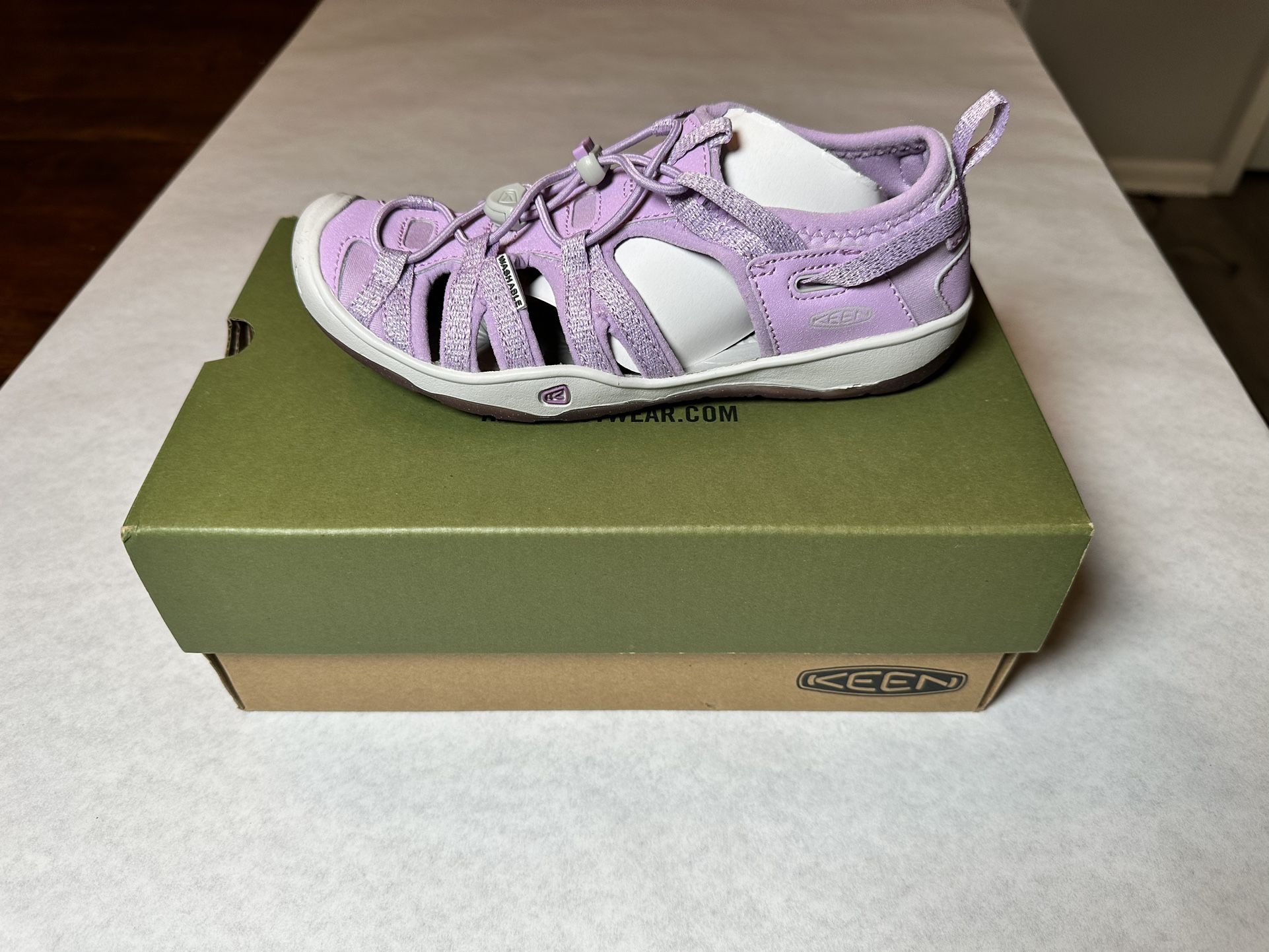 New Girls Size 1 Outdoor Shoes Keen