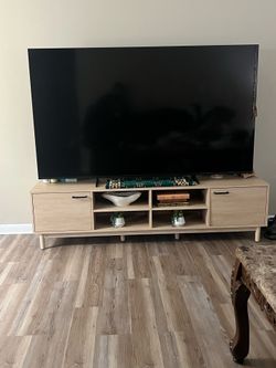 Tv stand and 75inch tv
