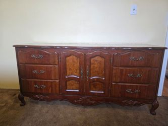 Vintage French Provincial Bedroom Set – Dresser, Bed & 2 Nightstands – $450 OBO