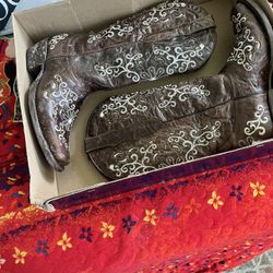 Women’s Boots Size 91/2
