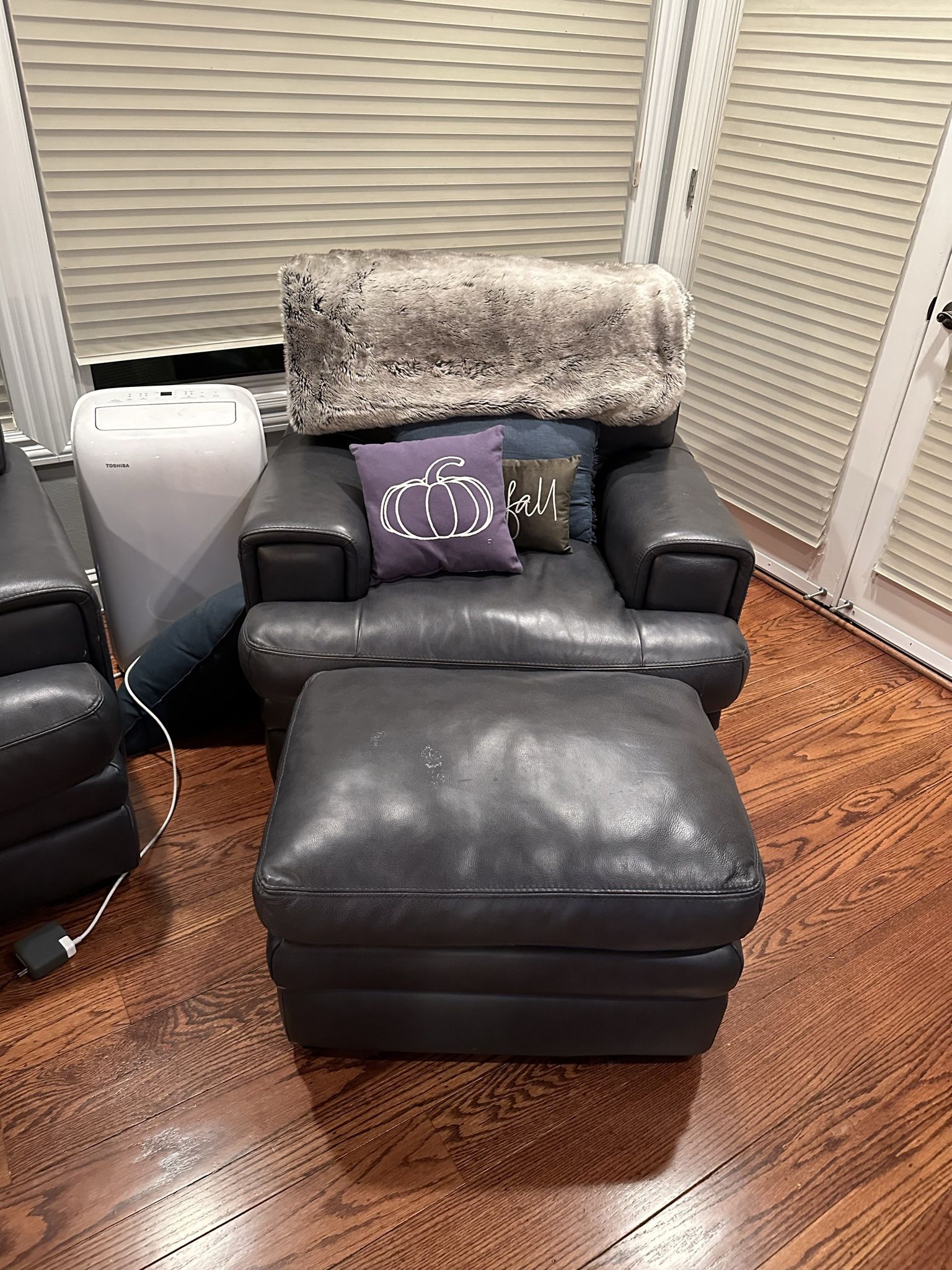 Living Spaces Leather Armchair Sofa Chair with Ottoman – Comfy & Modern