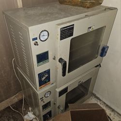 Vaccum Oven