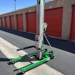 GENIE SLC-12 Material Lift / Contractor Super Lift