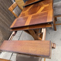 Comedor de 4 sillas y con extencion para 8 sillas