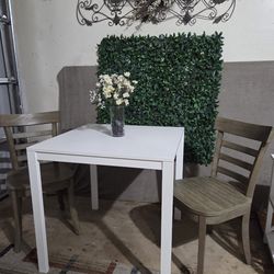 Solid Normal Height Table Set with  In Great Condition ****Delivery Is Available ***