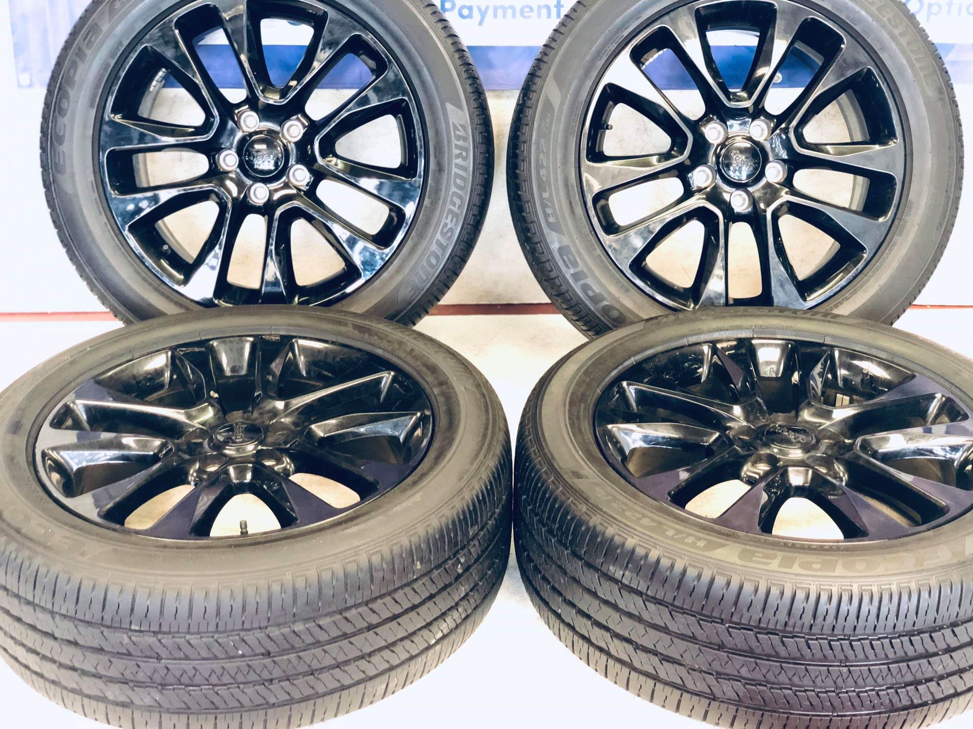 20” Jeep Grand Cherokee 9168 Hollander. wheels and tires package deal 1199.00 only 𝐖𝐄𝐑𝐄 𝐋𝐎𝐂𝐀𝐓𝐄𝐃 𝐀𝐓: 📍 32760 𝐕𝐀𝐍 𝐃YKE AVE WAREEN , 𝐌𝐈 𝟒𝟖𝟎93 ☎ (𝟓